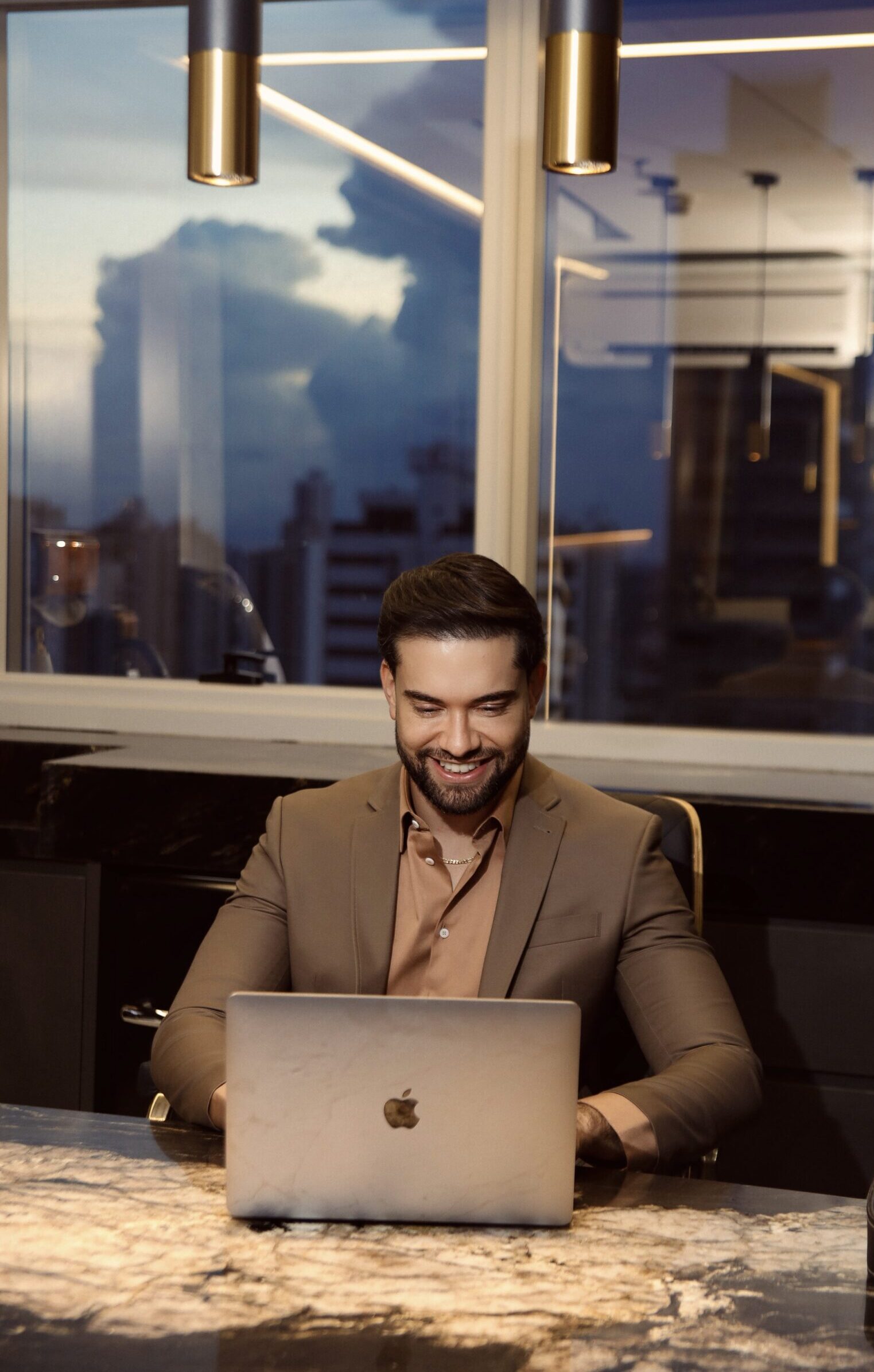 Dr. Danillo Leite no consultório